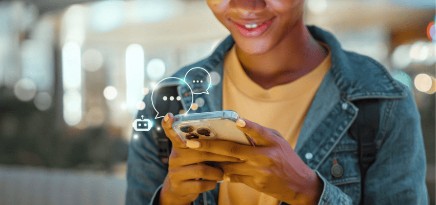 Pessoal comprando pelo WhatsApp com um comercio conversacional